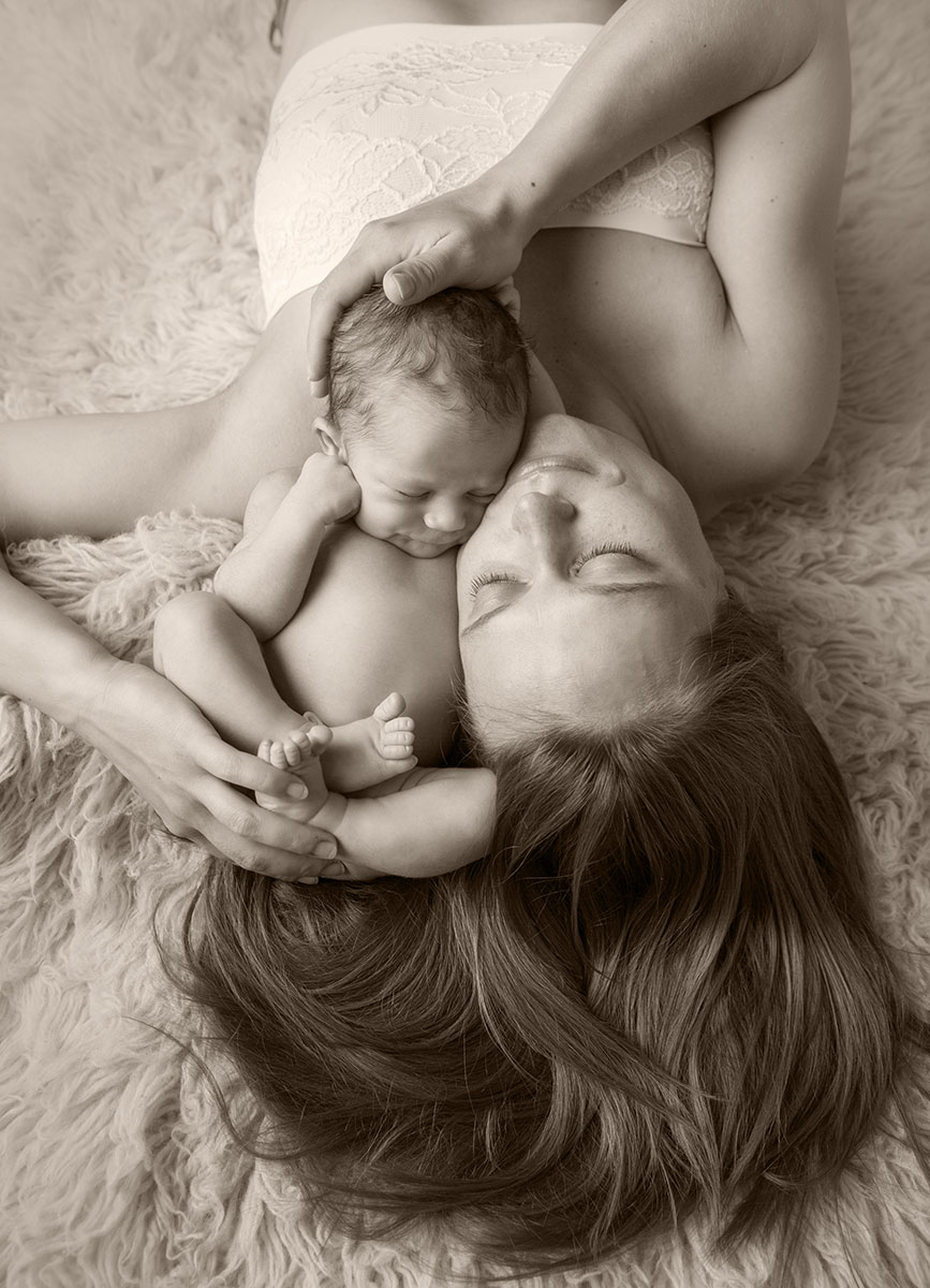 newbornfoto mit Mama