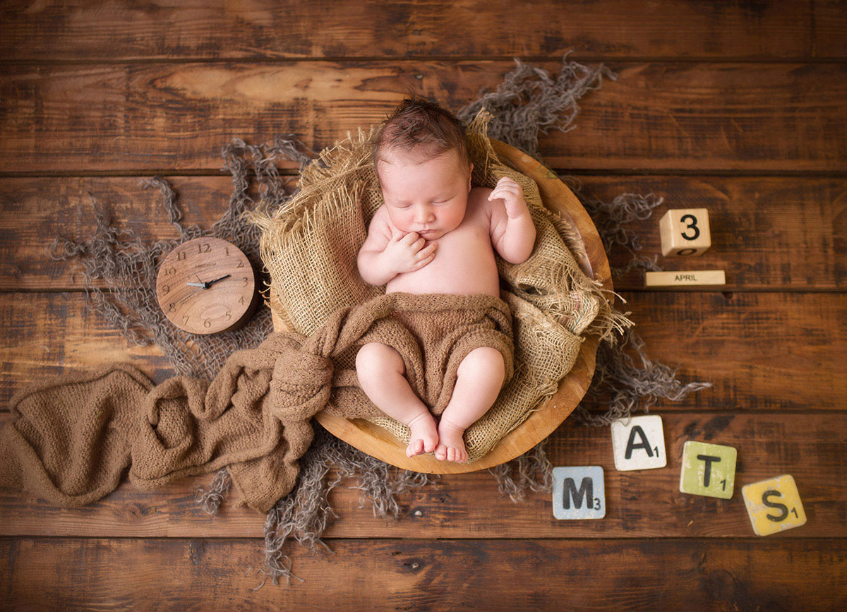 newbornfoto mit Geburtsdaten