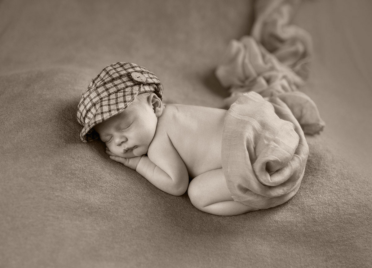 newbornfoto in sepia