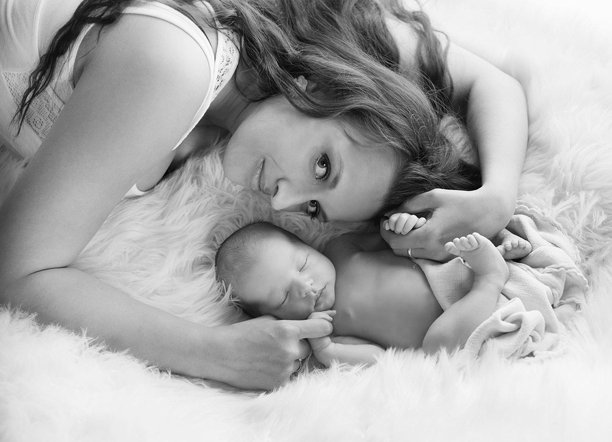 newbornfoto mit Mama